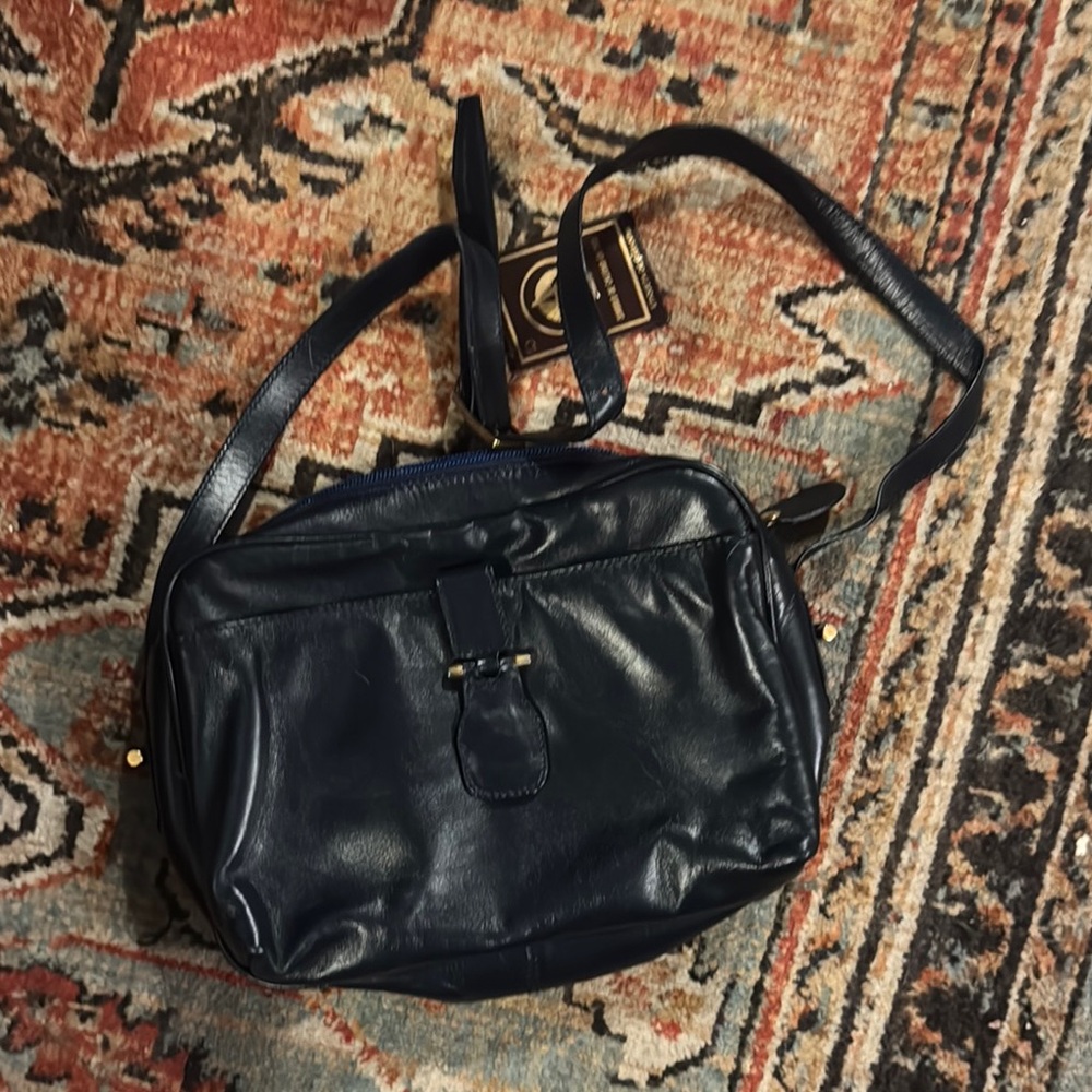 Vtg New Aries Elegant Navy Leather Shoulder Bag